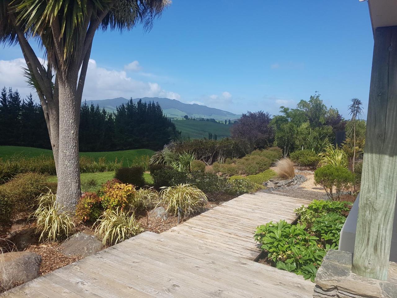 Above The River Karapiro Bed & Breakfast Ngoại thất bức ảnh