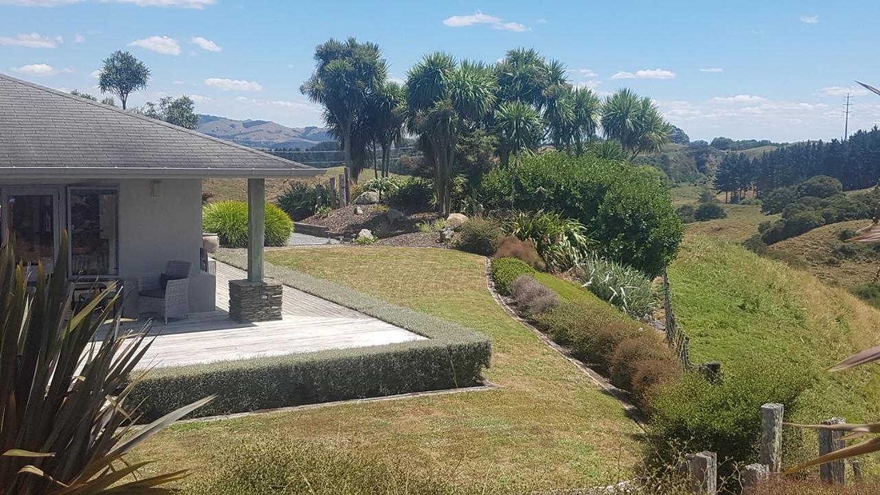 Above The River Karapiro Bed & Breakfast Ngoại thất bức ảnh